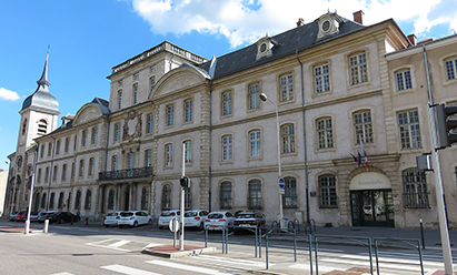 Le nombre d&rsquo;étudiants désireux d&rsquo;intégrer la formation des Instituts d’Études Politiques ne faiblit pas